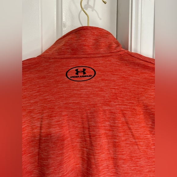 ⭐️SOLD⭐️ Men’s Under Armour Red Pullover - Picture 4 of 4